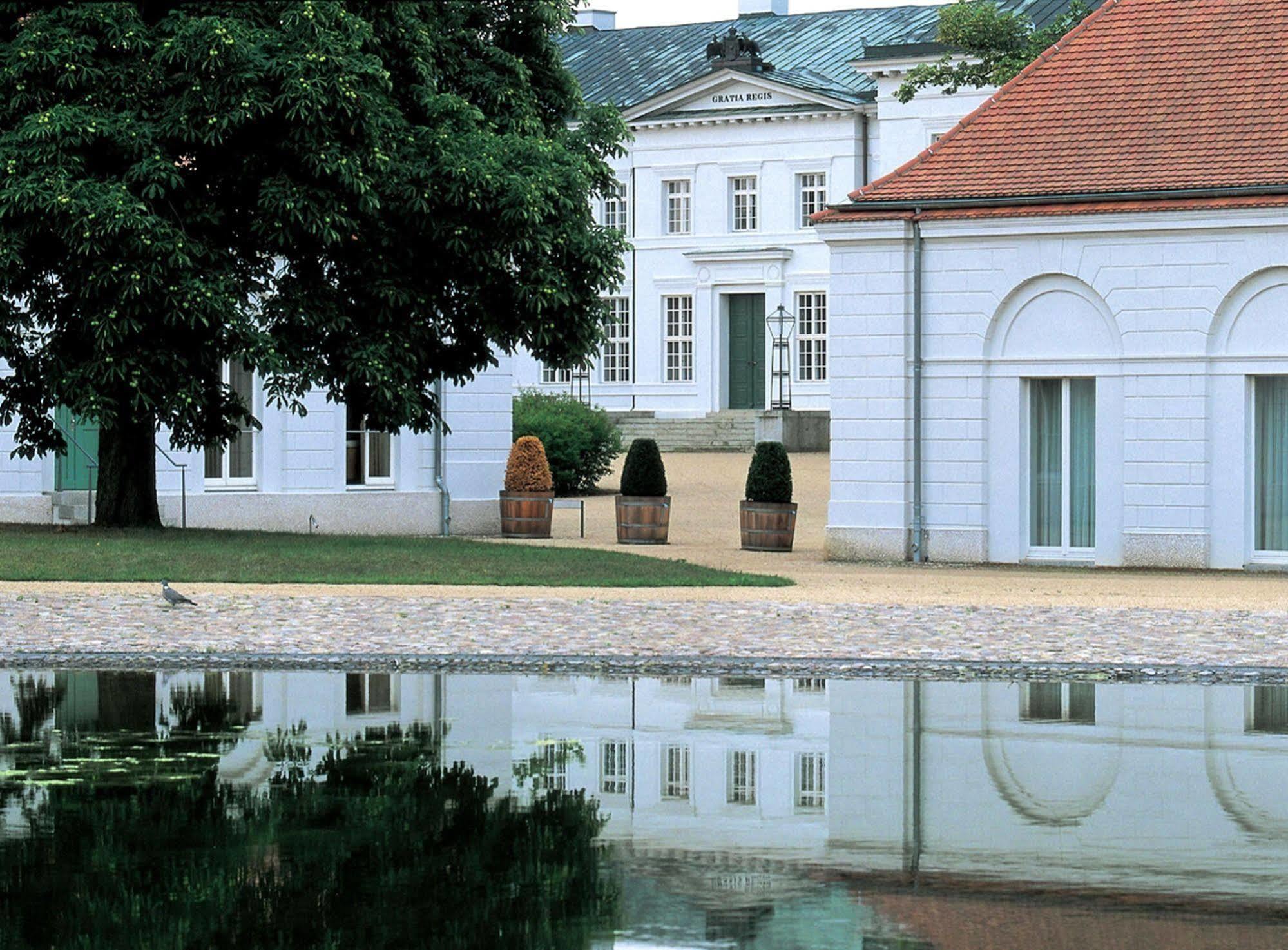 Hotel Schloss Neuhardenberg ภายนอก รูปภาพ
